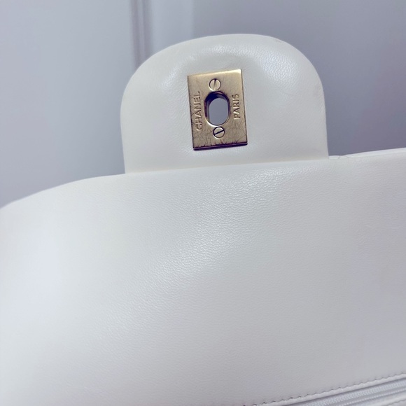 Chanel Classic Flap Bag - Picture 6 of 9